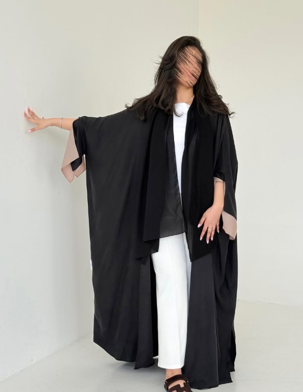 The Minimalist Sand-Cuff Noir Abaya